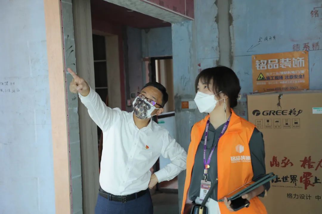 党员先锋岗  服务在一线