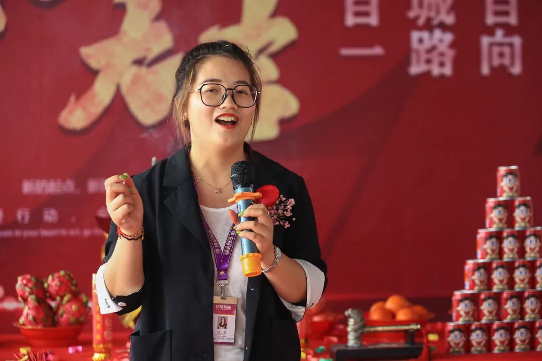 铭品装饰集团绍兴上虞分公司经理徐小兰发表感言 铭品装饰集团绍兴上虞分公司经理徐小兰发表感言