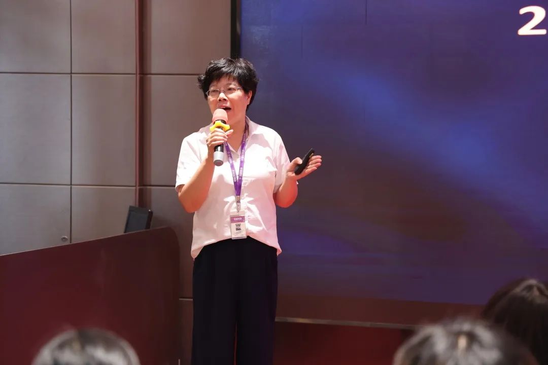 铭品装饰工程中心总经理方云珍作发言报告 铭品装饰工程中心总经理方云珍作发言报告