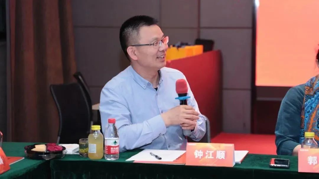 杭州师范大学美术学院党委副书记钟江顺